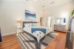 4 makuuhuonetta, silitysrauta/-lauta, Wi-Fi, vuodevaatteet