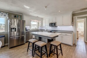 Fridge, microwave, oven, stovetop - Bay View | 775 ft from the beach | Dog Friendly (Virginia Beach)