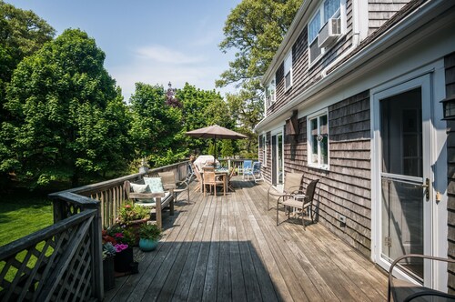 Large, Charming Cape Cod Home Close To Orleans And Chatham Beaches