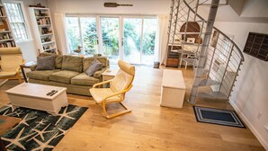 Smart TV, fireplace, video games, DVD player - Large, Charming Cape Cod Home Close To Orleans And Chatham Beaches (Orleans)