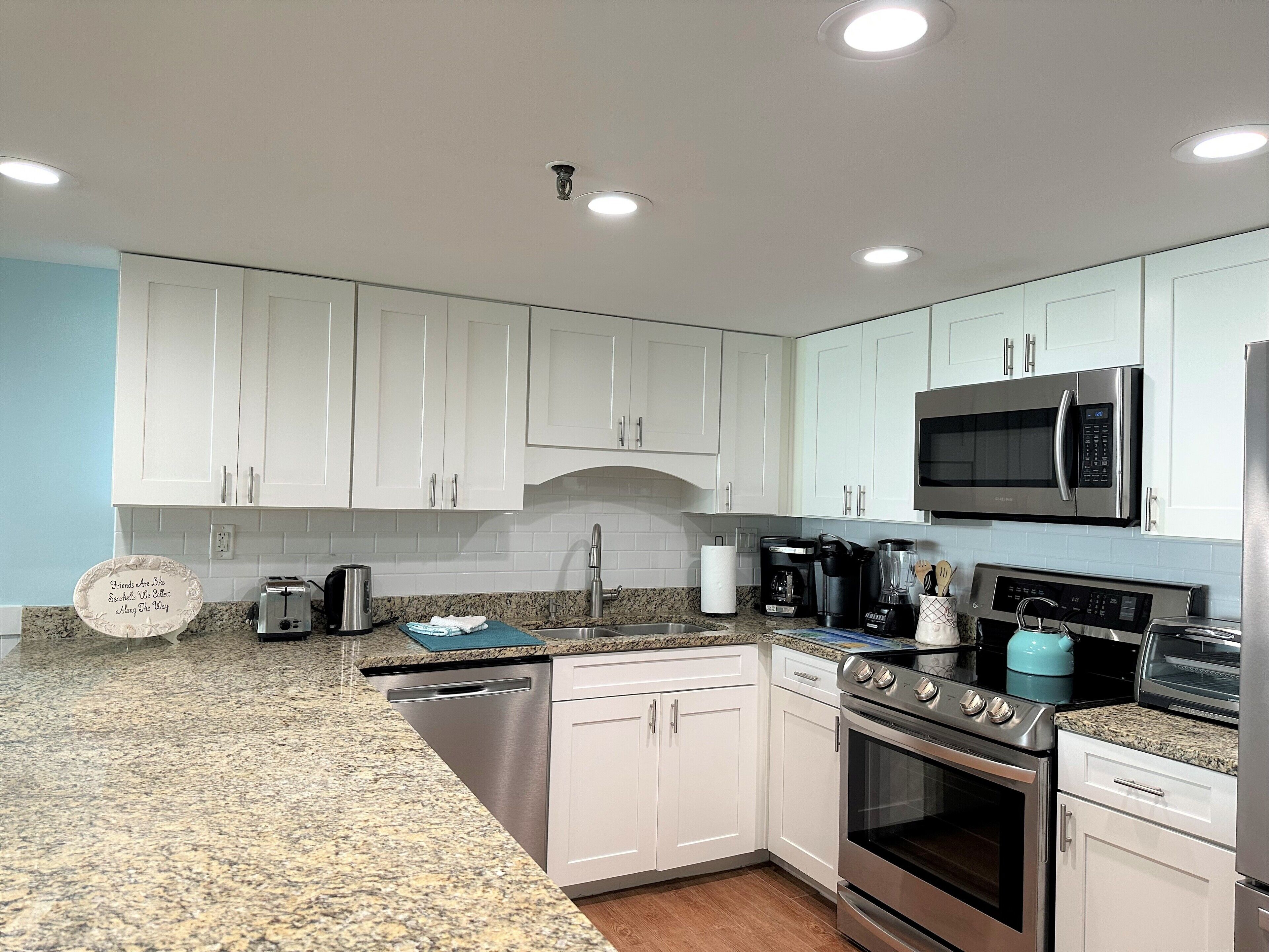 Available: Emerald Coast Car Show 11/9-11/11 and Thanksgiving Holiday