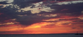 Downtown St. Joe!  Walk to BEACH & EVERYTHING!  Clean & Comfortable!  Book NOW!