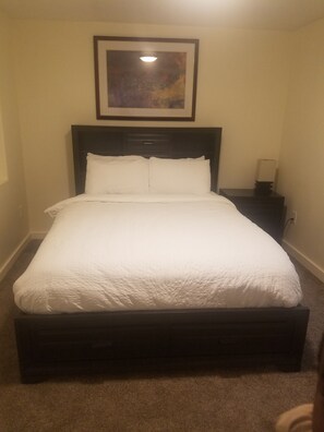 2 bedrooms, iron/ironing board, free WiFi, bed sheets - independentbasement  owner and family lives upstair ,comfortable and clean  (Denver)