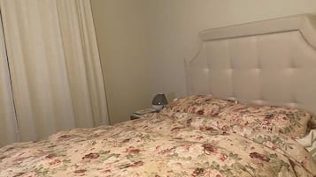 3 bedrooms, in-room safe, desk, iron/ironing board