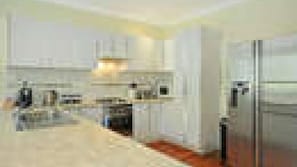 Micro-ondes, four, plaque de cuisson, lave-vaisselle