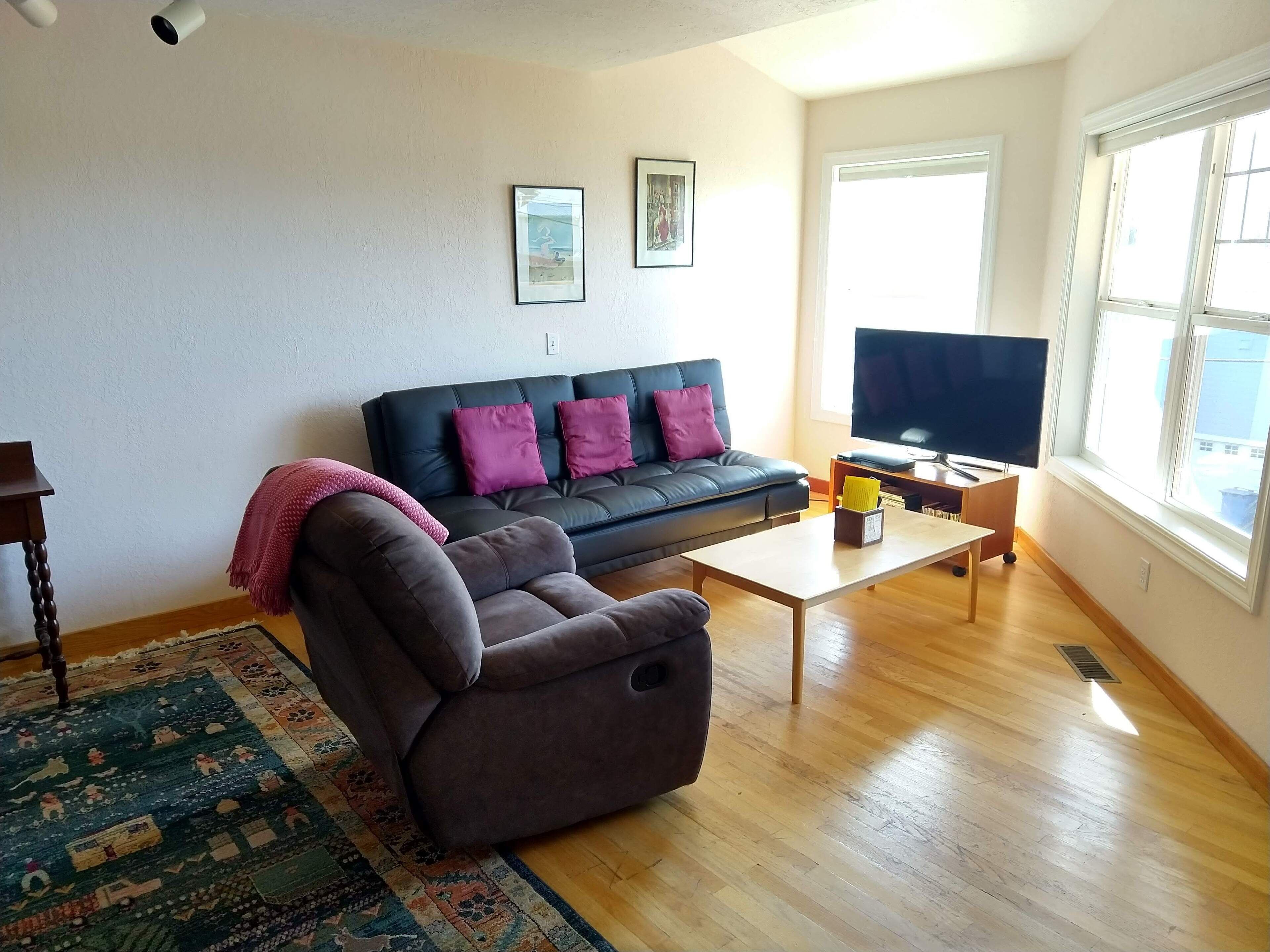 Oceansidespot:  Open-Floor Plan Home With Hot Tub In Quiet Oceanside, Oregon