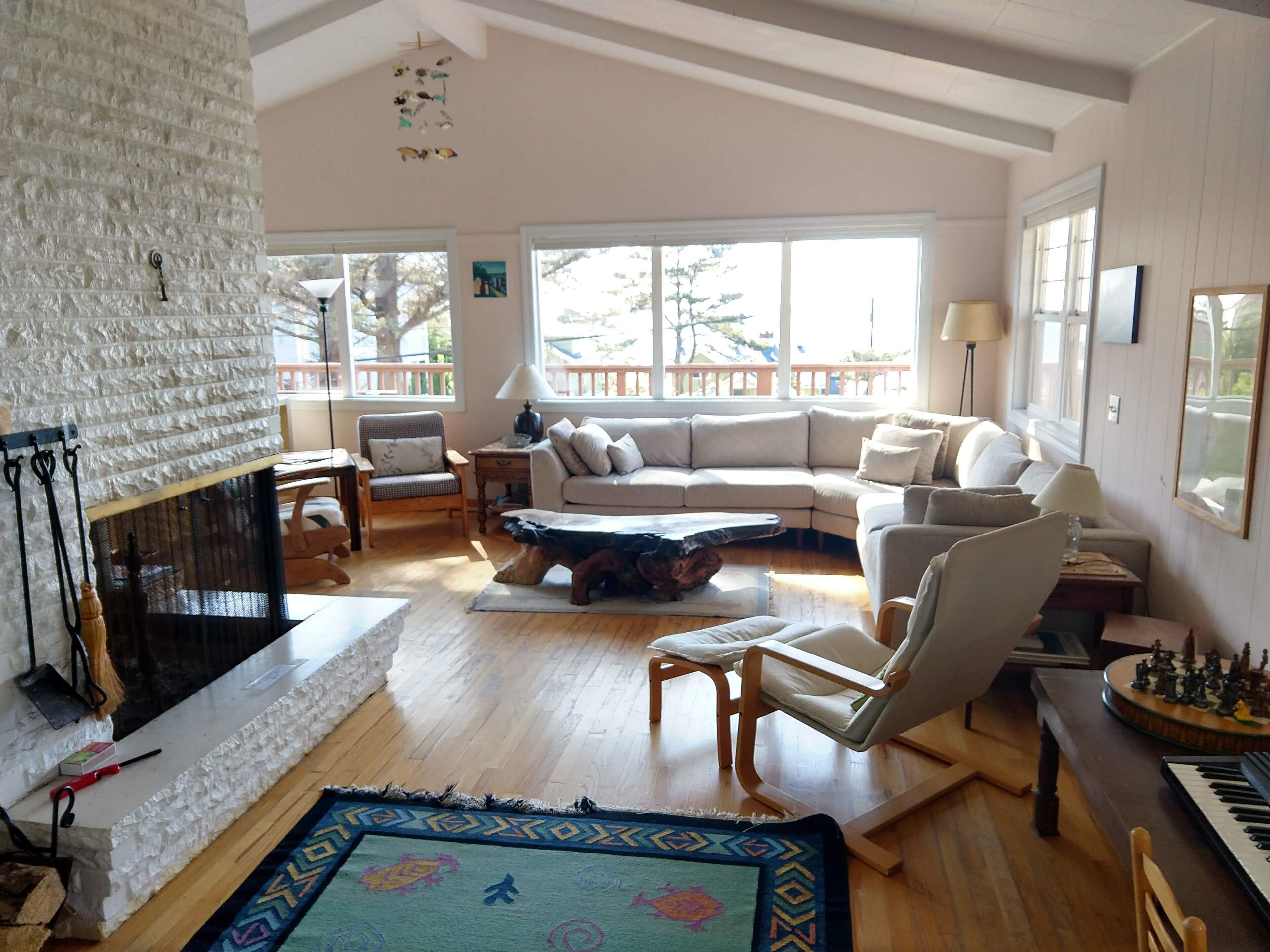 Oceansidespot:  Open-Floor Plan Home With Hot Tub In Quiet Oceanside, Oregon