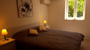 1 bedroom, iron/ironing board, free WiFi, bed sheets - Blue Infinity waterfront apartment (Dubrovnik)