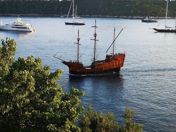 A large, historic ship docked at a harbor with other boats in the background. - Blue Infinity waterfront apartment (Dubrovnik)