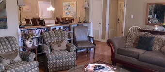 Plenty of room for everyone, including pets!