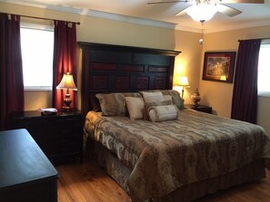 4 bedrooms, iron/ironing board, WiFi, bed sheets