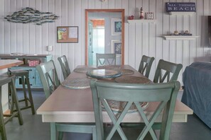 Dining - Ocean front,pet friendly,fenced yard (Oak Island)