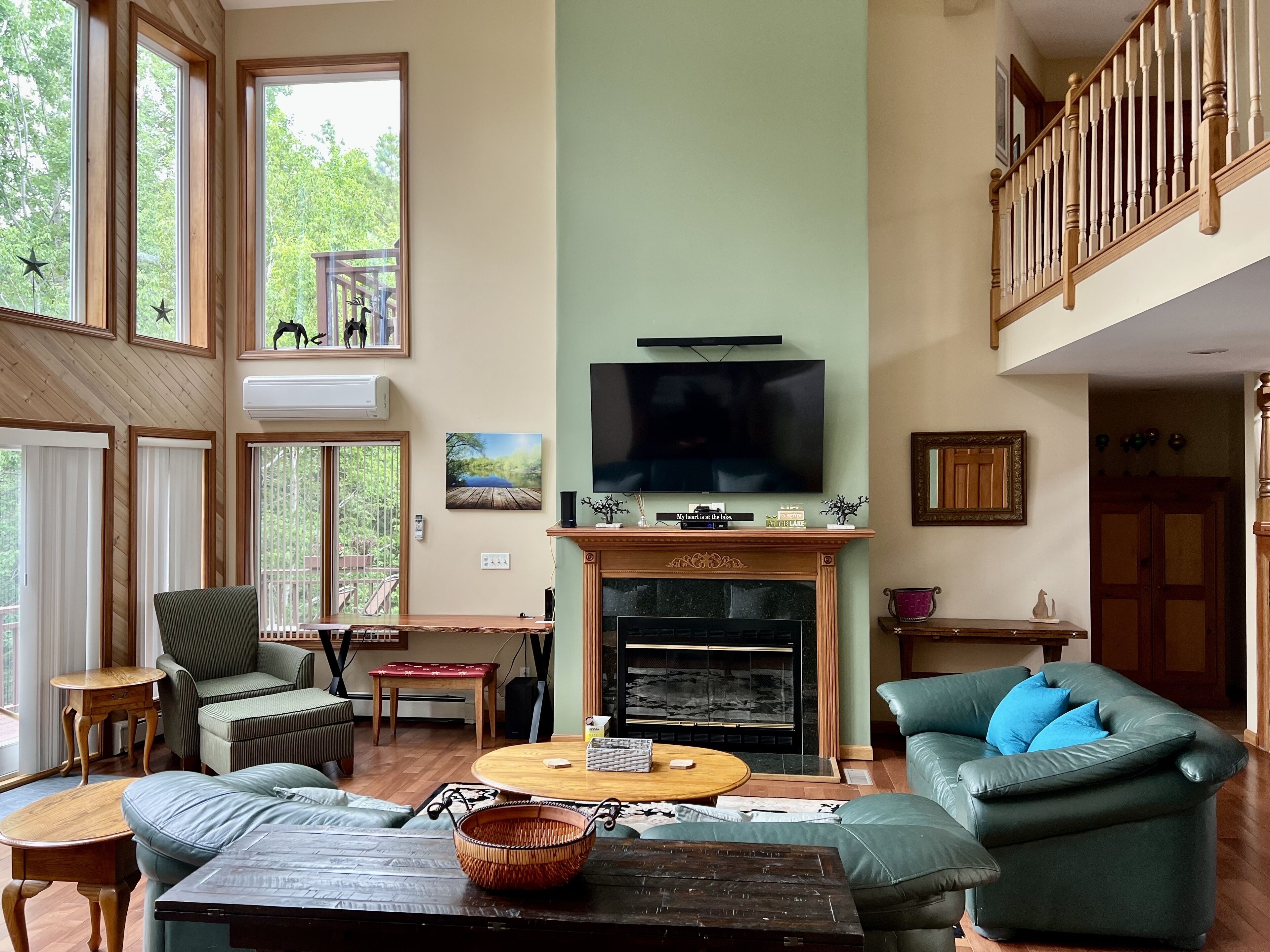 Terrace on the Lake, Spectacular Large Home with Private Beach