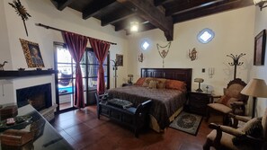 6 camere, una cassaforte in camera, una scrivania, ferro/asse da stiro