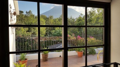 BEAUTIFUL AND CHARMING COLONIAL HOUSE WITH PRIVATE POOL IN ANTIGUA, GUATEMALA