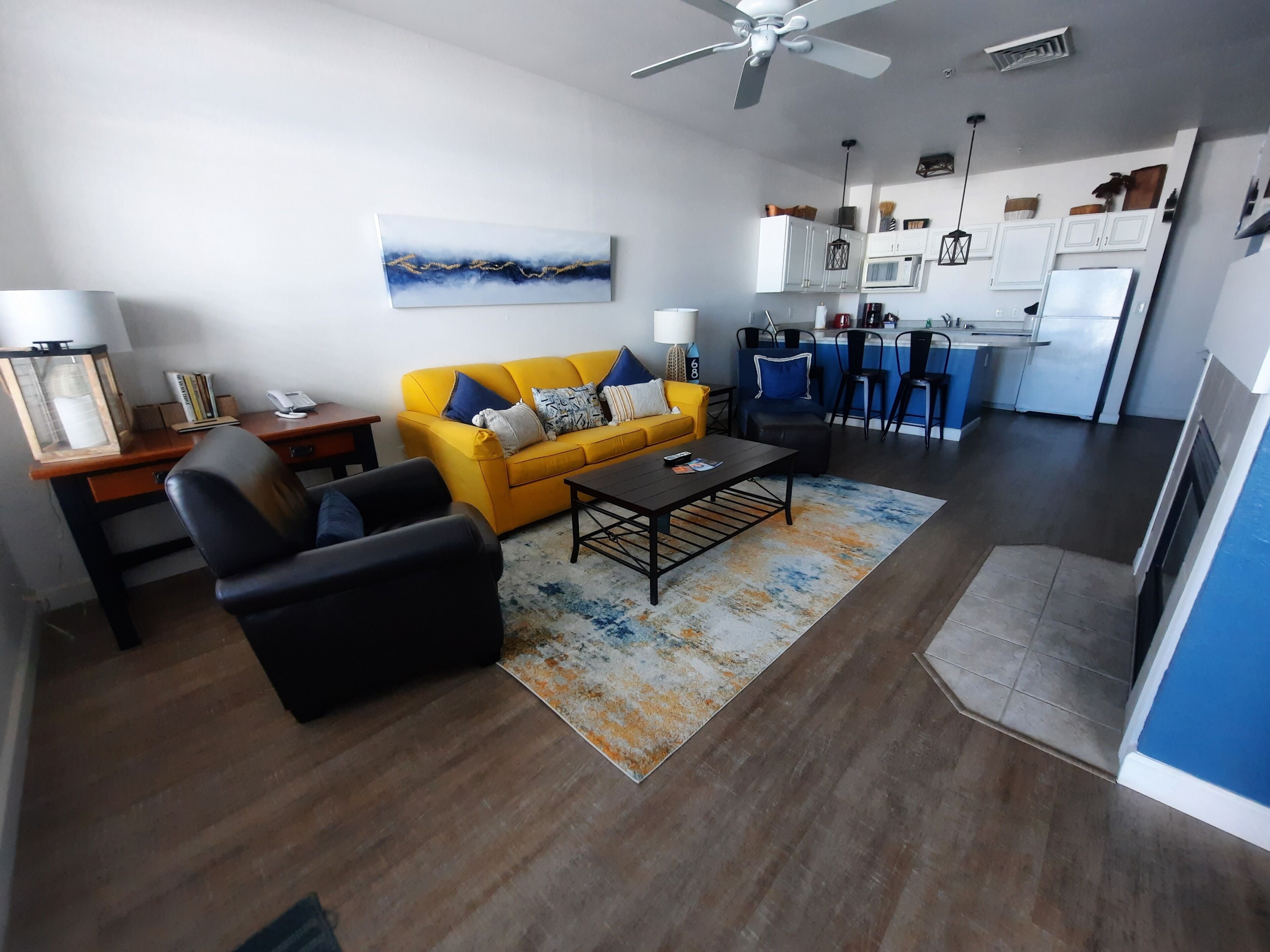 121- Cheerful & Sunny 2 Bedroom Lake View Condo w/Patio