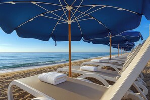 Am Strand, Liegestühle, Strandtücher