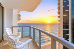 Property grounds - Oceanfront Condominium with Breathtaking Views and Beach Access (Sunny Isles Beach)