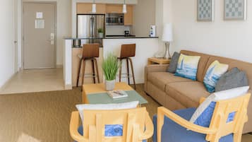 Flat-screen TV, fireplace