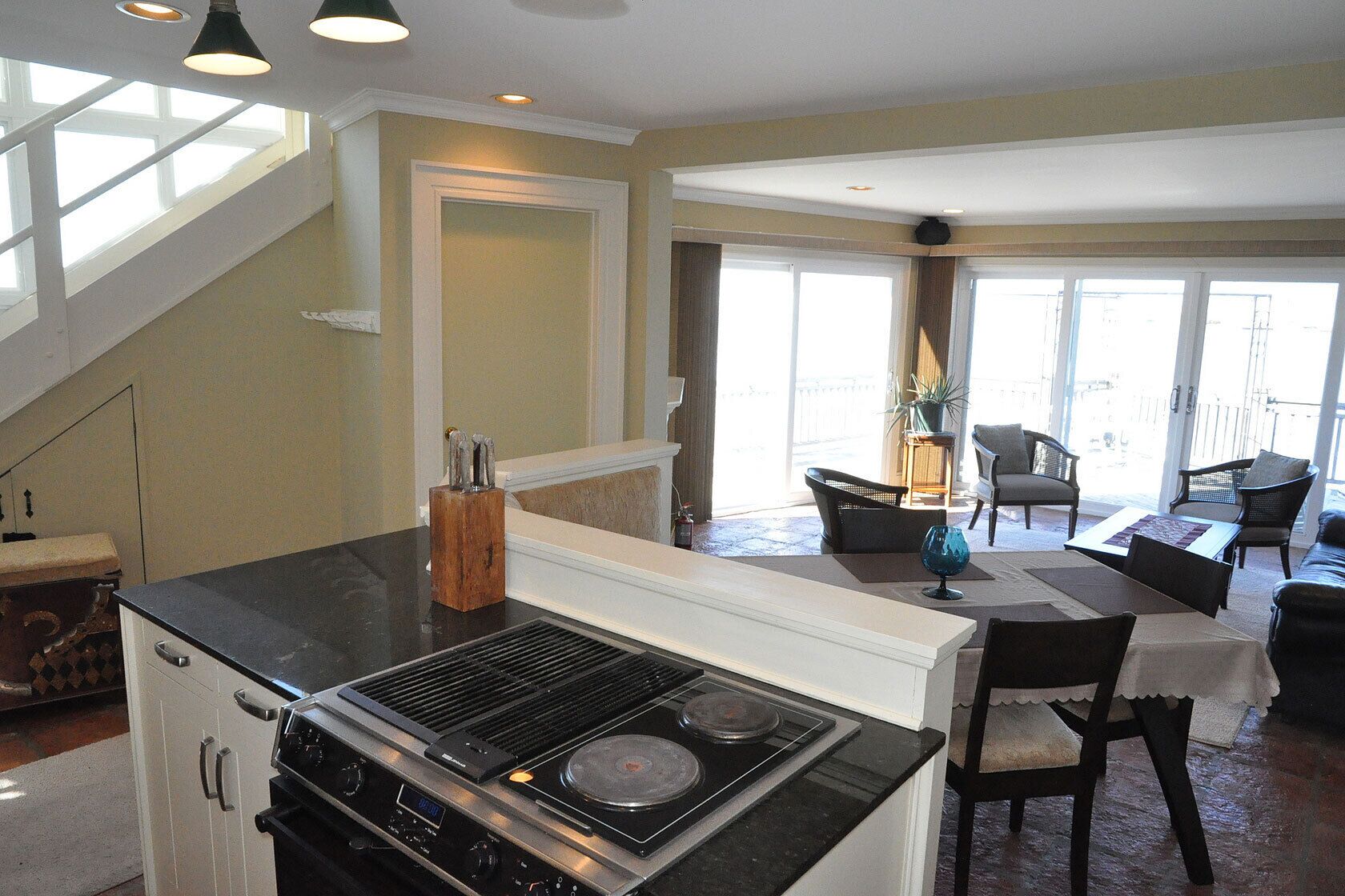 Water front, Private, Luxury, Romantic Sunsets, Pool, Close To Centre And Shaw.