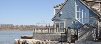 Vesi edessä, yksityinen, ylellisyyttä, romanttista auringonlaskua, allas, lähellä Centre ja Shaw.