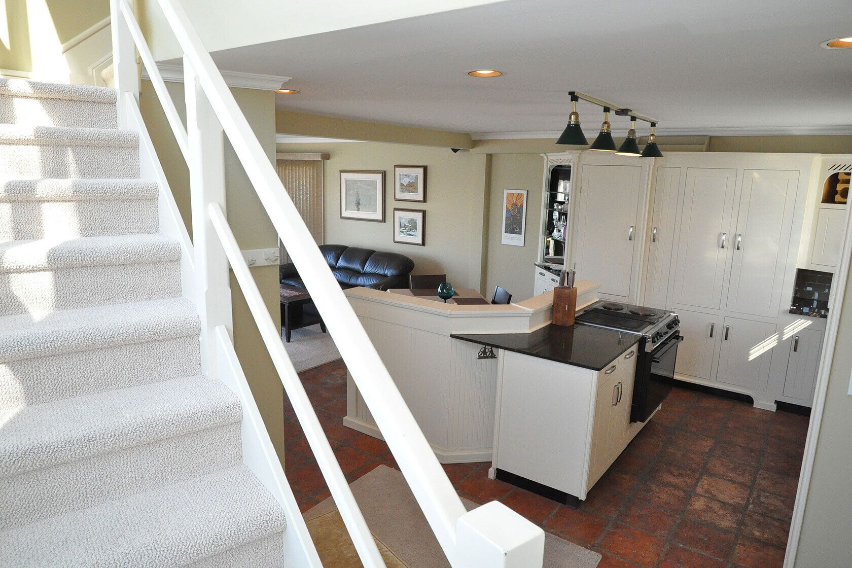 Water front, Private, Luxury, Romantic Sunsets, Pool, Close To Centre And Shaw.