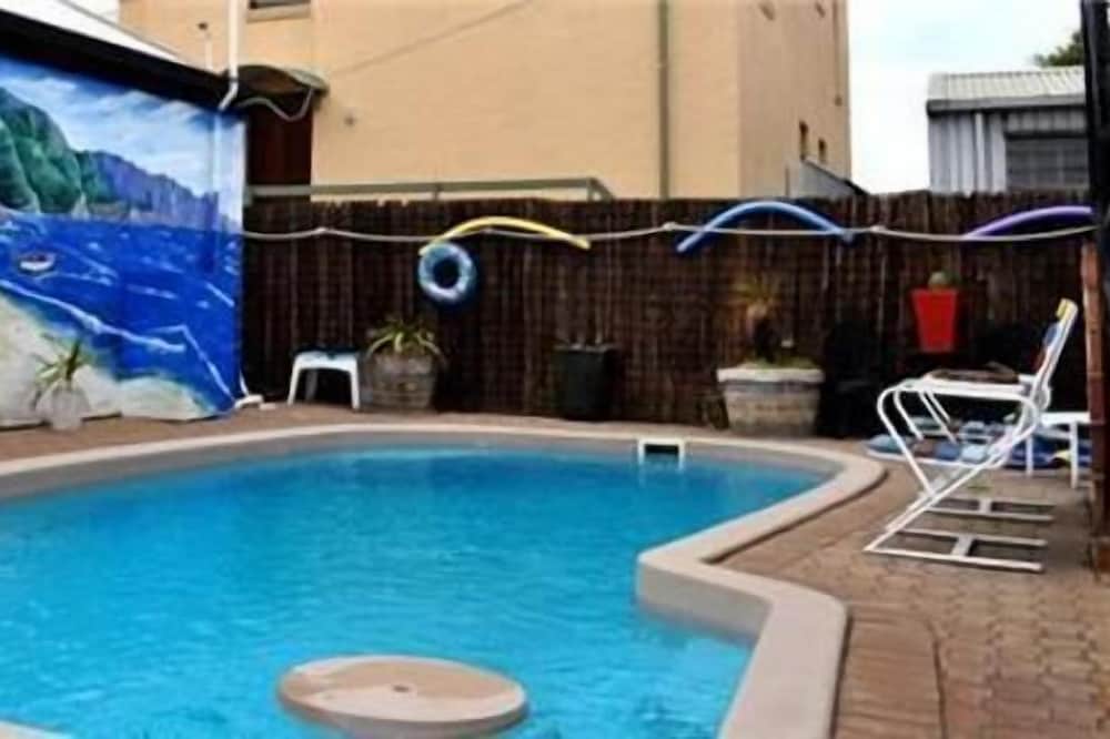 Seacroft Apartments Unit 9
