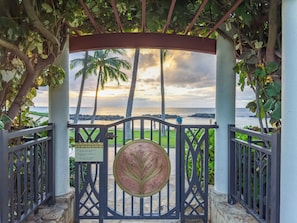 Property grounds - Open DEC 15-21st & 21-27~Amazing Oceanfront Living+3 Lanais~Luxurious Amenities (Kapolei)