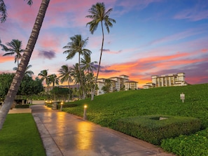 Property grounds - Open DEC 15-21st & 21-27~Amazing Oceanfront Living+3 Lanais~Luxurious Amenities (Kapolei)
