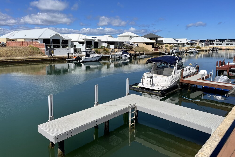 Mandurah Canal Oasis