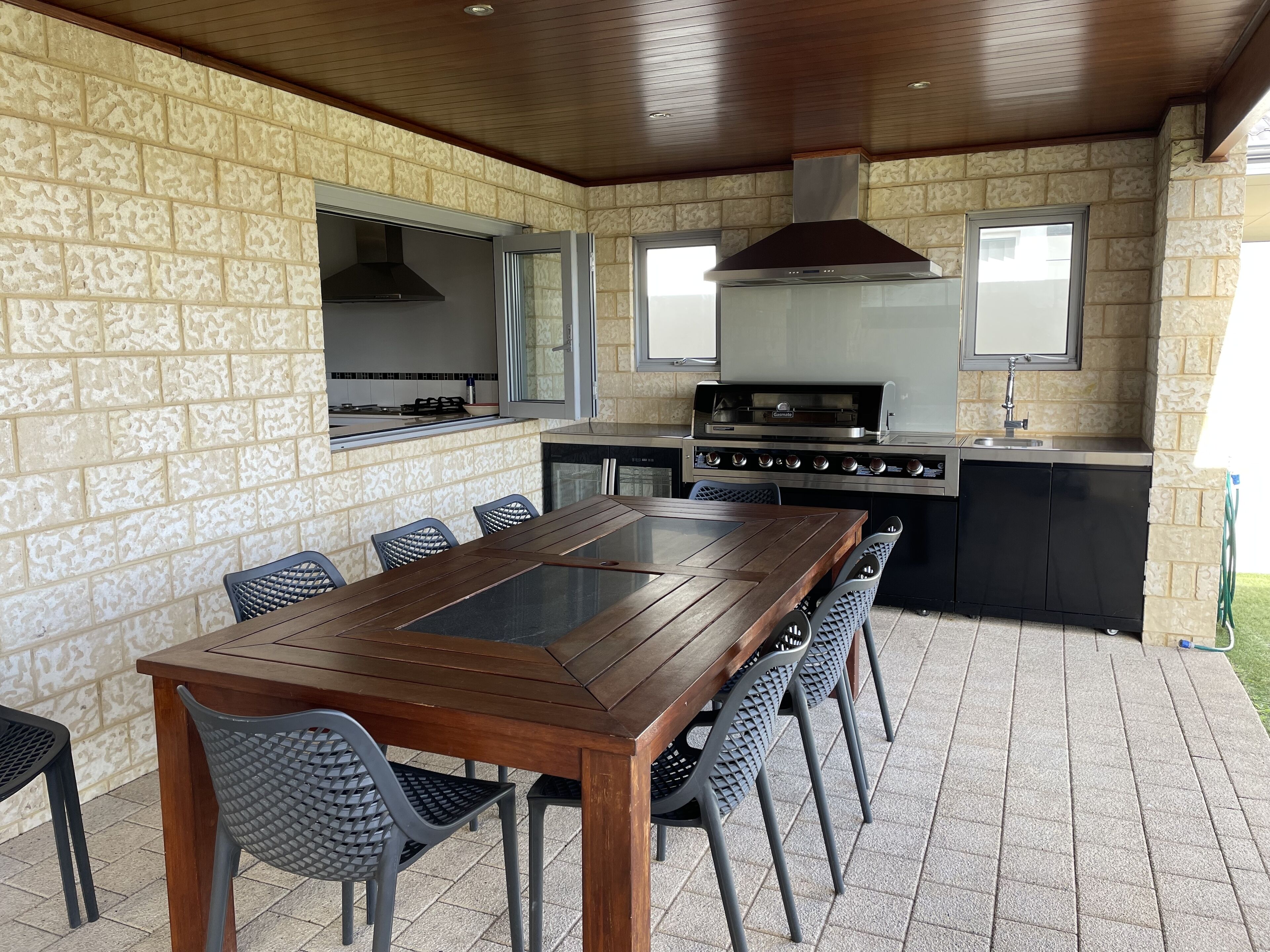 Mandurah Canal Oasis