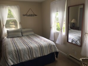 4 bedrooms, in-room safe, desk, iron/ironing board