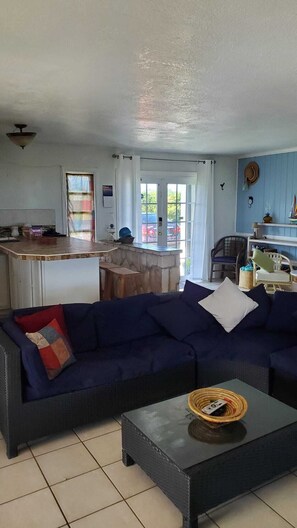 Smart TV, ping pong, printers - Exuma Villa with Private Pool, $325. nite /7 night min/5 minutes to GGT (George Town)