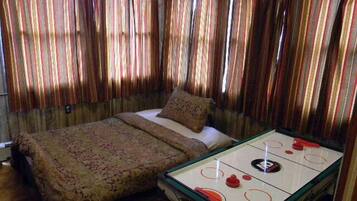 4 Schlafzimmer, Schreibtisch, Bügeleisen/Bügelbrett, kostenloses WLAN