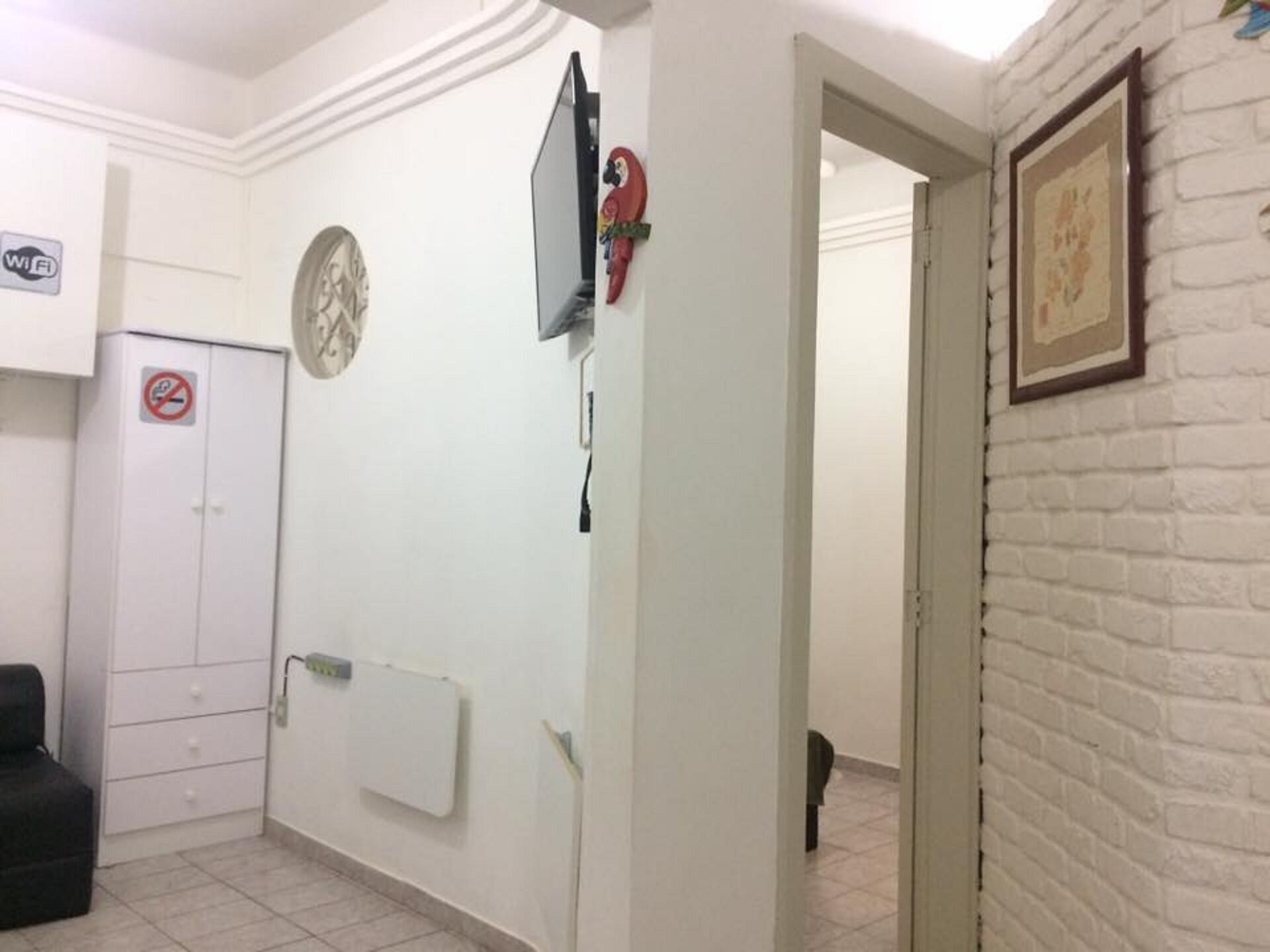 Apt for up to 4 people. One block from the beach. Noble area. Ideal for families. 