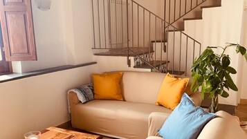 Smart-TV, Kamin, Bücher