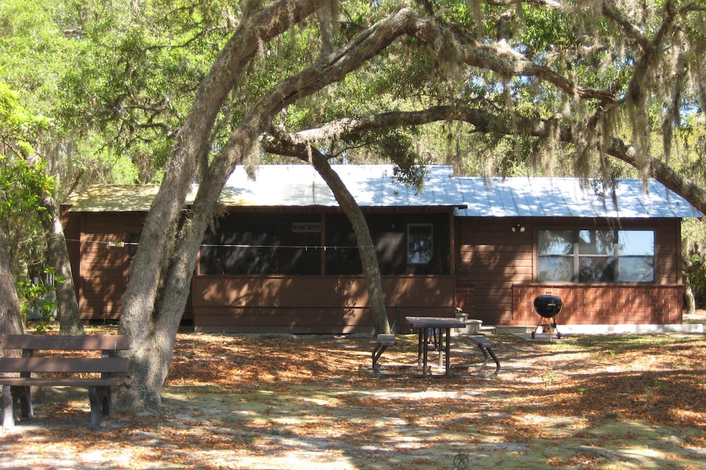 Lakefront Cottage Near Forest & Cities with canoes, grill, and more!
