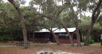 Lakefront Cottage Near Forest & Cities with canoes, grill, and more!