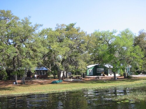 Lakefront Cottage in der Nähe von Forest & Cities mit Kanus, Grill und mehr!