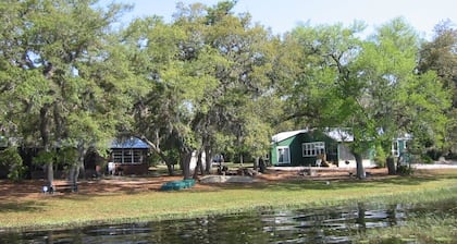Lakefront Cottage in der NĂ€he von Forest & Cities mit Kanus, Grill und mehr!