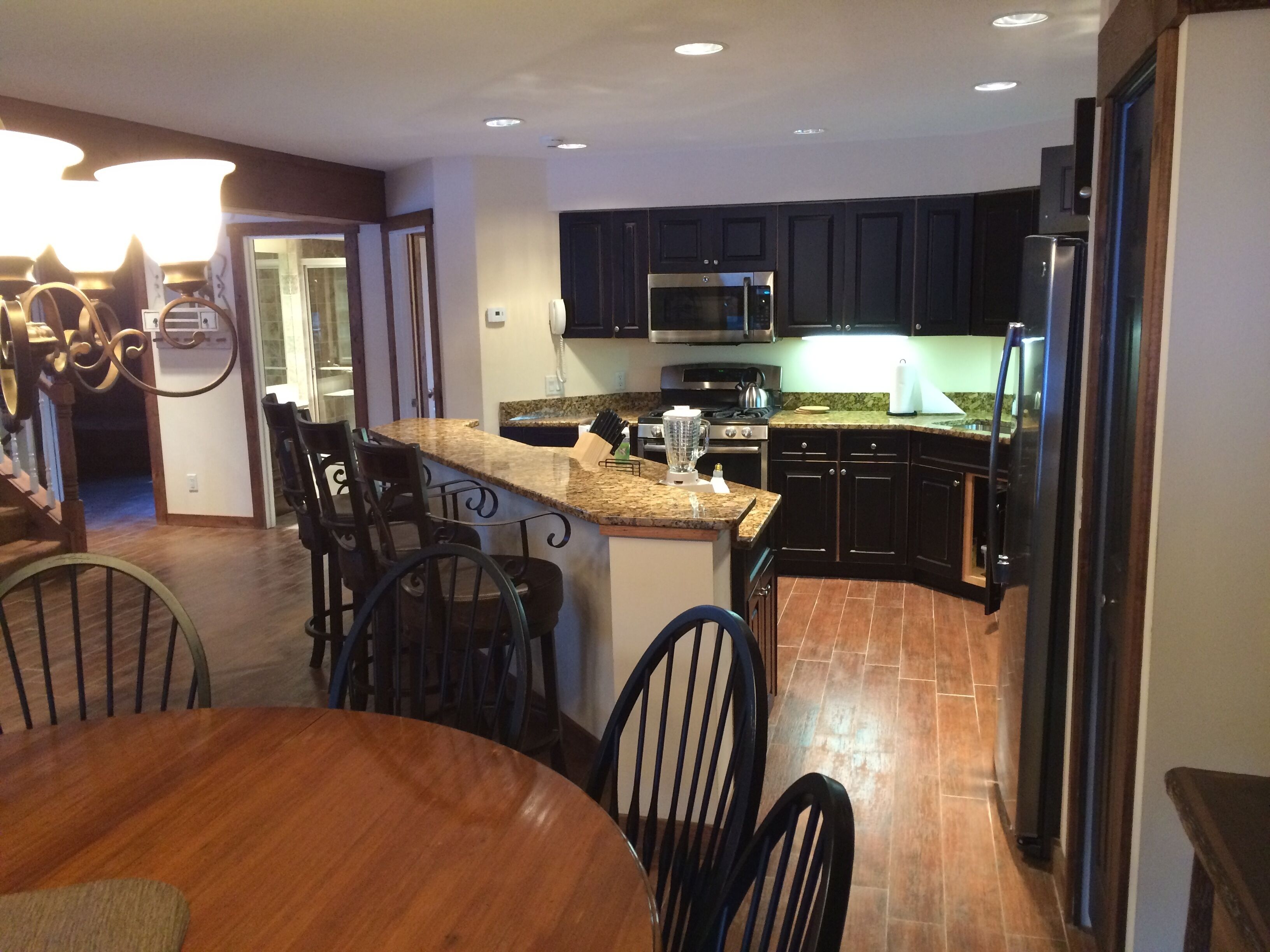 MOUNT SNOW GREENSPRING Large Townhome A\C  FREE winter resort shuttle  FAST WIFI