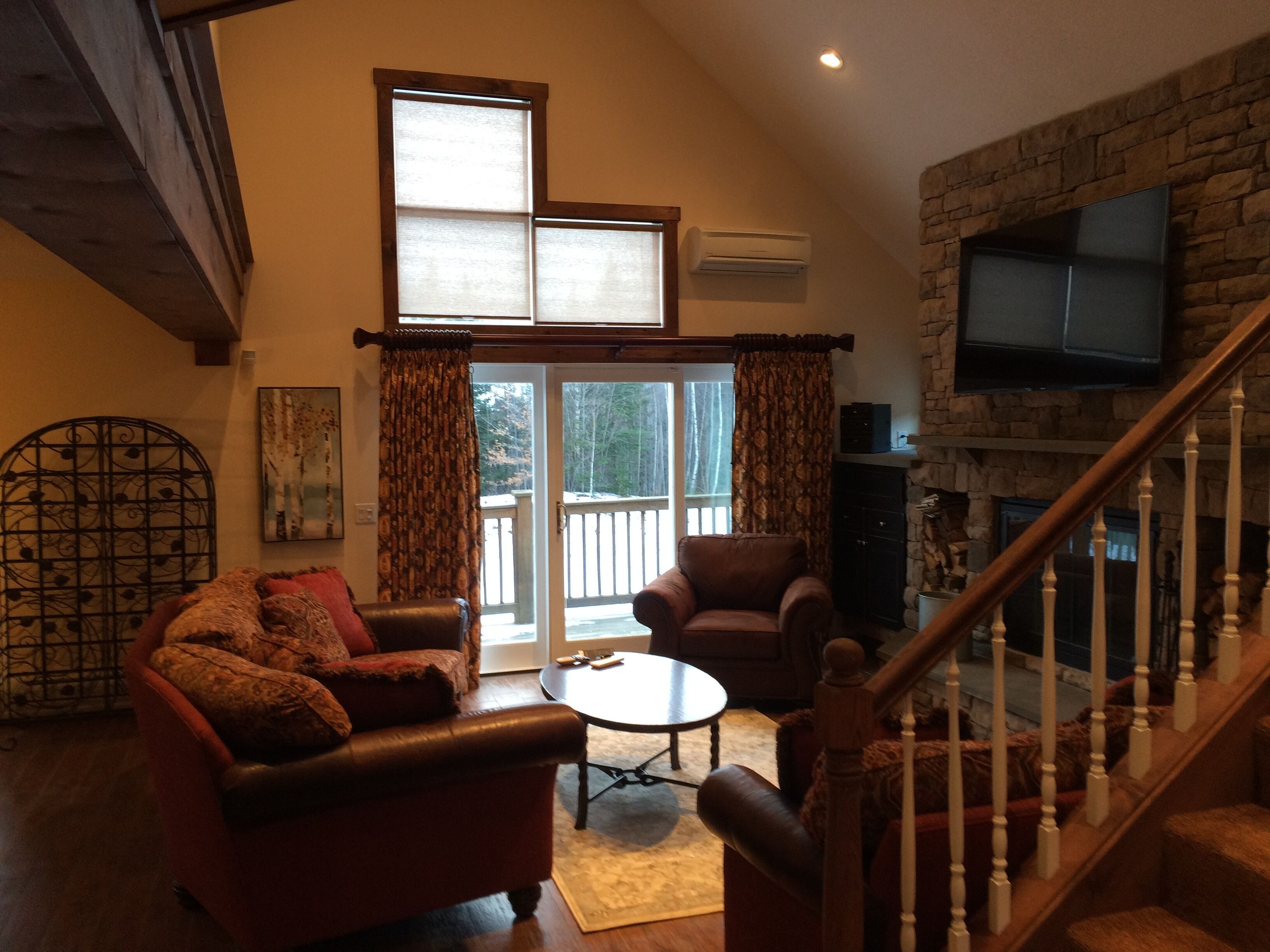 MOUNT SNOW GREENSPRING Large Townhome A\C  FREE winter resort shuttle  FAST WIFI