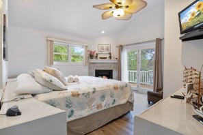 4 bedrooms, in-room safe, iron/ironing board, free WiFi