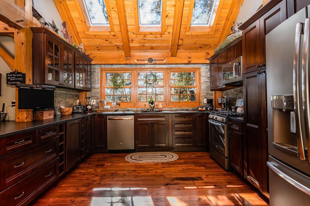 Escape to 3,000 sq ft  Post & Beam Home-Hot Tub-Game Room-Community Salt Pool Car Charger