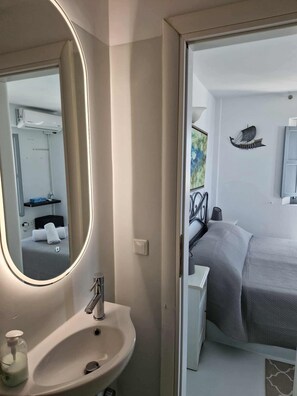 2 slaapkamers, een kluis op de kamer, een strijkplank/strijkijzer