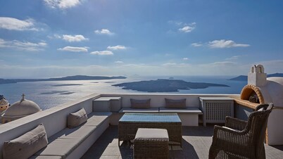 Perfect for Families and Group of Friends. Amazing Caldera View. Private Pool.