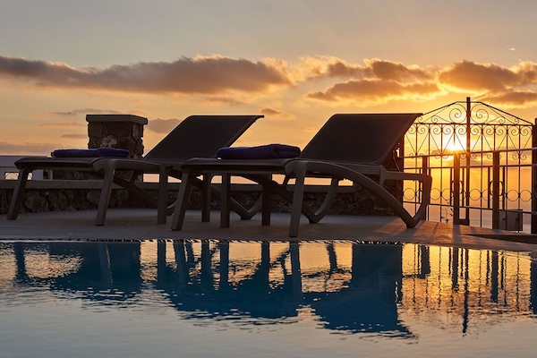 Alberca al aire libre y alberca climatizada