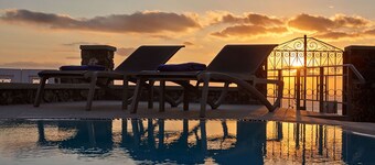 Perfect for Families and Group of Friends. Amazing Caldera View. Private Pool.