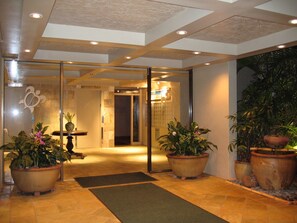 Interior - Poipu Oceanfront, 10 steps to ocean (Poipu)