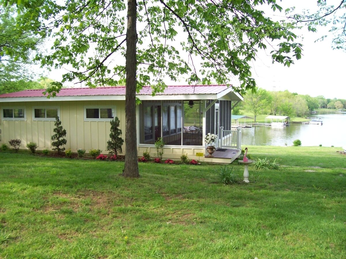 Old Hickory Lake's Moonlit Bay Honeymoon Cabin - 25 miles from Nashville